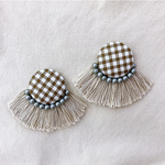 フリンジたっぷりくるみボタンピアス