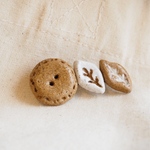 木塑粘土ブローチ *ボタンはっぱ