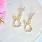 うさぎさんチャームのピアス/イヤリング