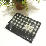 ギンガムチェック×ブラックのフタ付きポケットティッシュケース