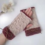 《2組限定》アラン編みのハンドウォーマー(エクリュベージュ×ボルドー)