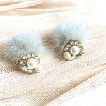 ミンクファーキャッチとパールビジューピアス