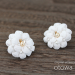 【冬のアクセサリー】リースモチーフの大人ピアス/イヤリング