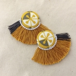 フリンジたっぷりくるみボタンピアス