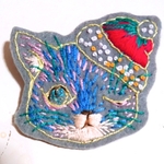 手刺繍 クリスマス猫ブローチ