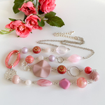 ◇ピンクのカジュアルロングネックレス