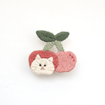 07. さくらんぼの中の猫