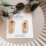 ブラウン天然石をちりばめたホワイトマーブルレジンピアス/イヤリング