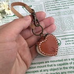 手縫い 本革 ハート型バッグチャーム キャメル