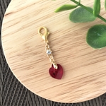 ガラスストーンとスワロフスキー ハートのマスクチャーム 赤 レッド 情熱 揺れる