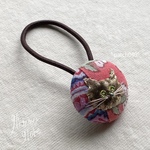 patch “040“ くるみボタンのヘアゴム 猫①