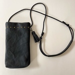 送料込み レザースマホショルダーバッグ スタッツ