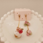 バラのシュガーアイシングのミニケーキとマカロンのピアス*イヤリング