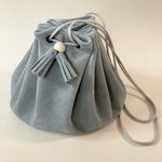 送料込み レザー 巾着バッグ ウッド×タッセル