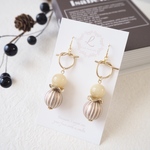 アンティーク風ストライプピアス/イヤリング (ベージュ)