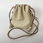 送料込み レザースマホポシェット 内側スリーピングローズ