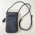 送料込み レザー スマホショルダーバッグ ウッドタッセル 内側スリーピングローズ