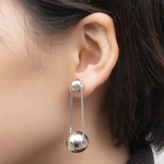 大粒メタルボールのイヤリング