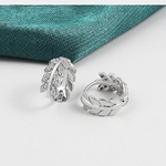 葉っぱデザイン 小ぶり フープピアス