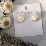 白いお花の清楚なイヤリングorピアス