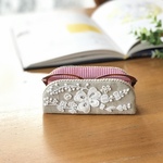 メガネスタンド クローバーと北欧風木の実レース メガネを迷子にしない眼鏡置き