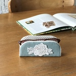 くすみブルーのリネン メガネスタンド メガネを迷子にしないメガネ置き