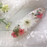 摘みたての木苺と白い花 ヘアクリップ/オバール型/ゴールド