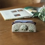 紫陽花アナベル刺繍ナチュラルメガネスタンドで 心地よいお部屋に。