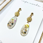 ハンドメイド*レジン イヤリング かすみ草 ドライフラワー 花 ホログラム パール パーツクラブ ピアス ノンホールピアス シンプル 軽い サージカルステンレス 金属アレルギー対応