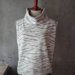 縦横伸縮で着やすい◆ループニット◆ハイネックベスト◆