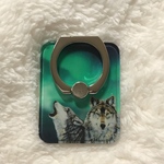 オーロラ背景、2頭のオオカミスマホリング