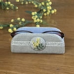 再販 幸せミモザ刺繍 メガネスタンドで 心地よいお部屋に。