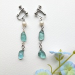 水色のシーグラスイヤリング(パール)