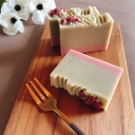 手作り石鹸 ピスタチオとベリーのショコラ〈コールドプロセス製法〉