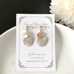 シェルとラメプレートの大人イヤリング