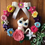 フエルトのお花と白猫のリース