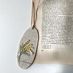 ミモザの刺繍のリネンのしおり