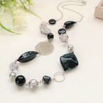 *ブラックとシルバーのロングネックレス