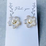 【新作】ゴールド ラメ の クリアフラワー ピアス(スタッドピアス)花びら5枚