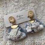 ✴︎送料無料✴︎水色インド刺繍リボンのオーバルコイン風イヤリング