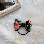 浴衣にも ブラック、大きな花柄 インド刺繍リボン ヘアゴム 髪飾り こども〜大人も