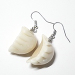 こんがり餃子のピアス