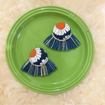 フリンジたっぷりくるみボタンピアス