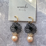 ブラックフラワーとパールピアス