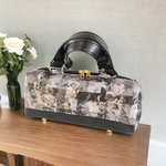 *. ︎訳あり.* 持ち手付き/大きく開くポーチ/バッグインバッグ/リバティ×合皮で汚れにくい/中が見やすいコスメポーチ/沢山入るペンポーチ/文具女子にも