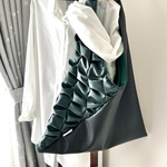 【トライアングルバッグ】グリーン クシュクシュ ワンハンドルバッグ あずま袋 フェイクレザー