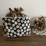 外ポケット付き巾着袋 持ち手付き 北欧小さなお花 ブラック