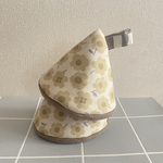 ふわふわ三角鍋つかみ 北欧小さいお花 アイボリー