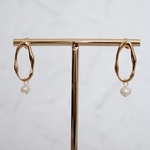 オーバルフープ×淡水パールピアス【シンプル 揺れない ステンレス 金属アレルギー】