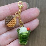 ミニチュアスイーツ チョコワッフルとメロンクリームソーダチャーム